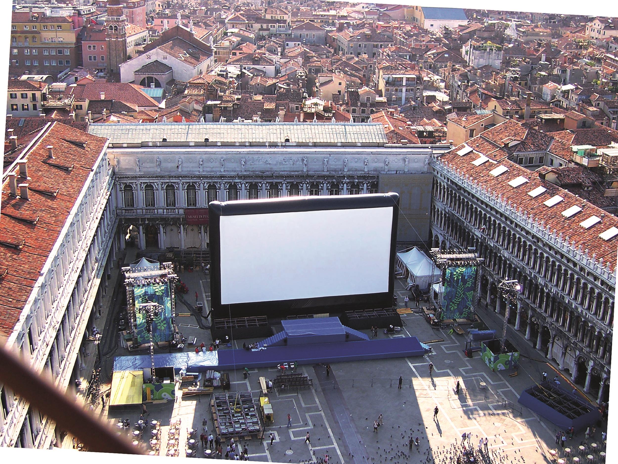 Airscreen classic, 2000x1000 cm, für bis zu 5000 Zuschauer 