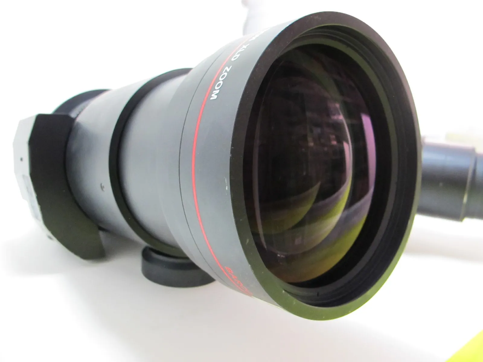 Barco XLD 1.80-2.40:1 