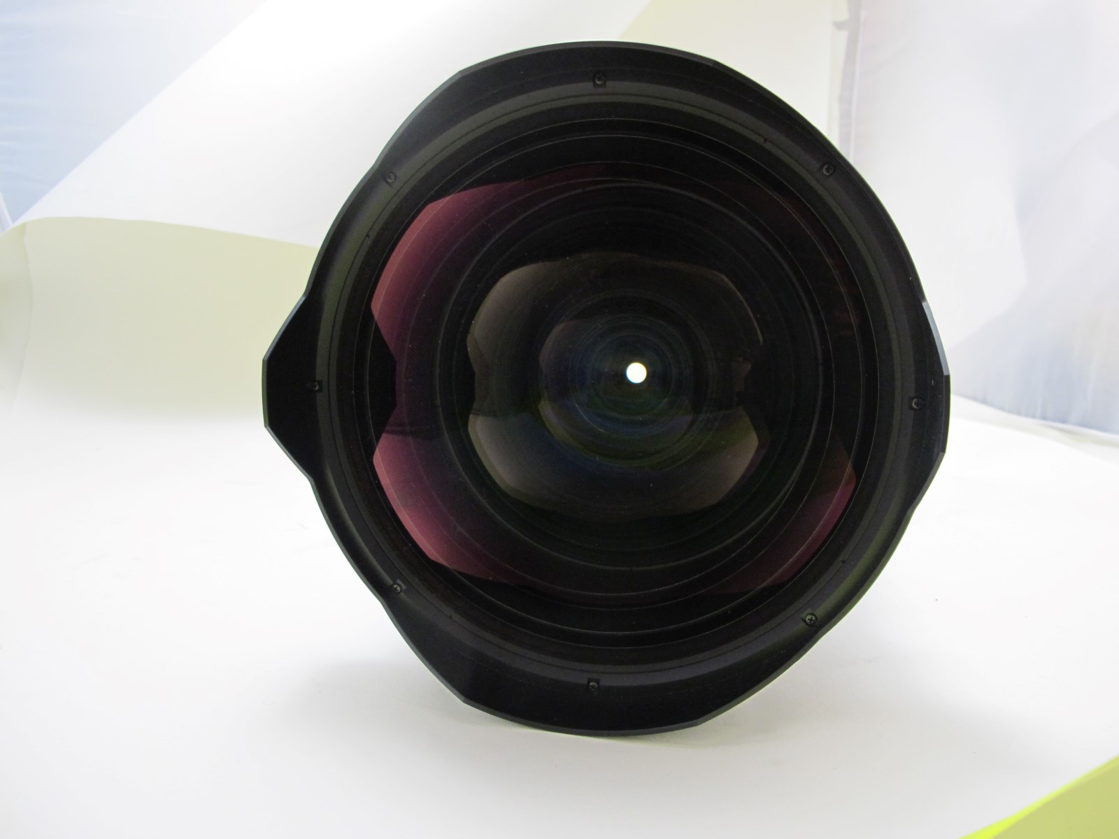 Barco TLD+ Ultra 0.85-1.24:1