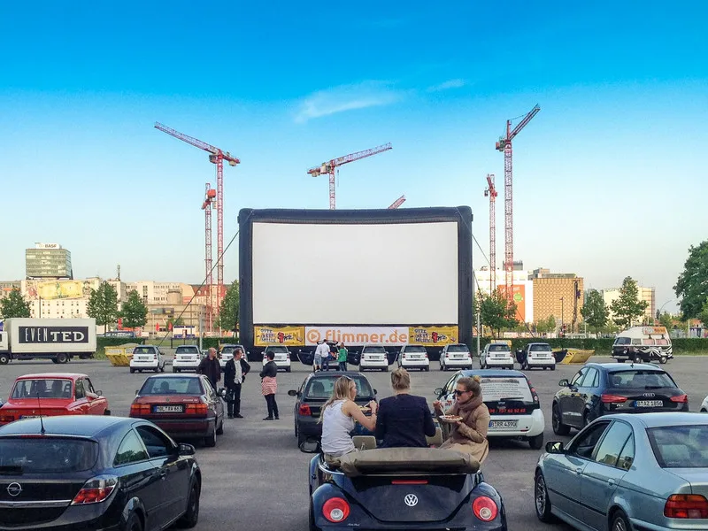 Airscreen classic, 915x515 cm, für bis zu 800 Zuschauer 